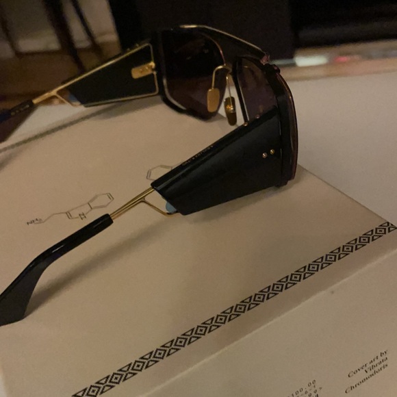 *Dita* Souliner Two - Picture 7 of 9